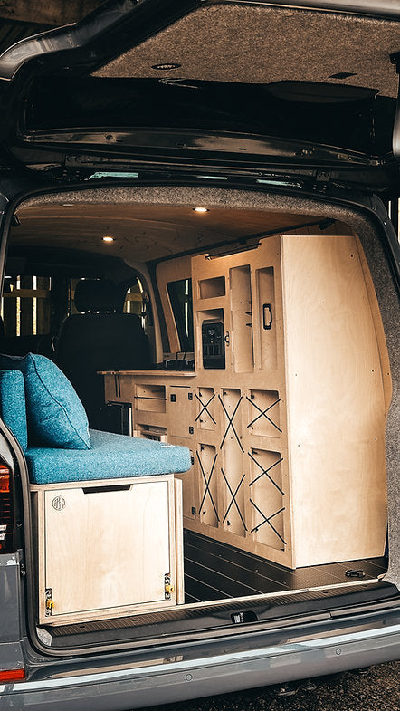 THE PLY GUYS BRUICH STORADH - SIDE KITCHEN & STORAGE
