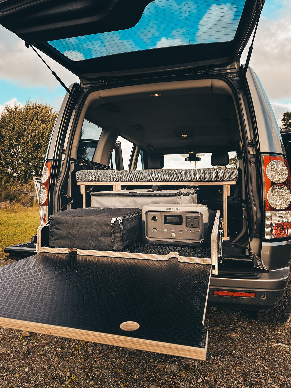 LAND ROVER DISCOVERY 3 & 4 CUILLIN SLEEPING PLATFORM SYSTEM AND CAMPER POD