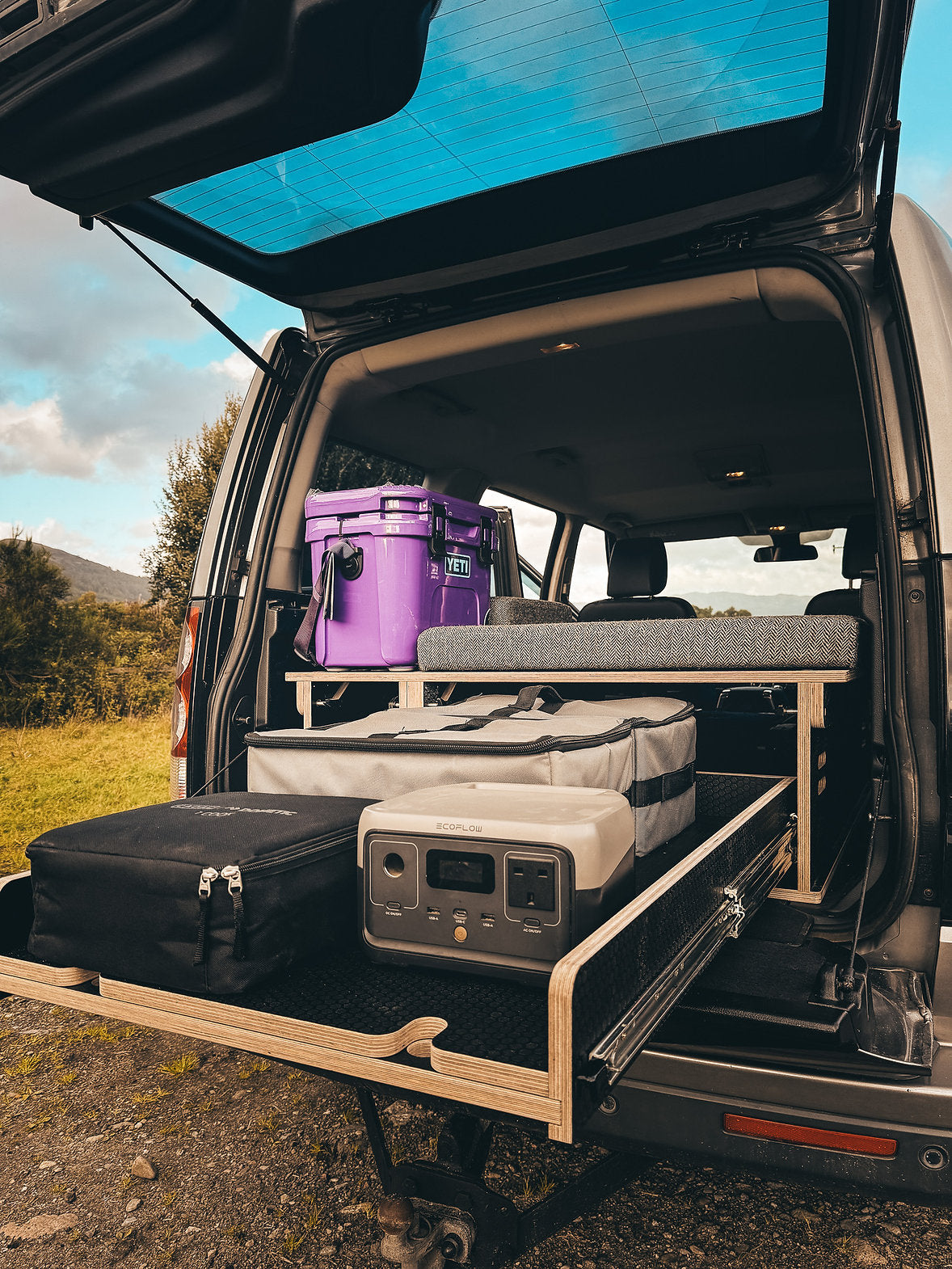 LAND ROVER DISCOVERY 3 & 4 CUILLIN SLEEPING PLATFORM SYSTEM AND CAMPER POD
