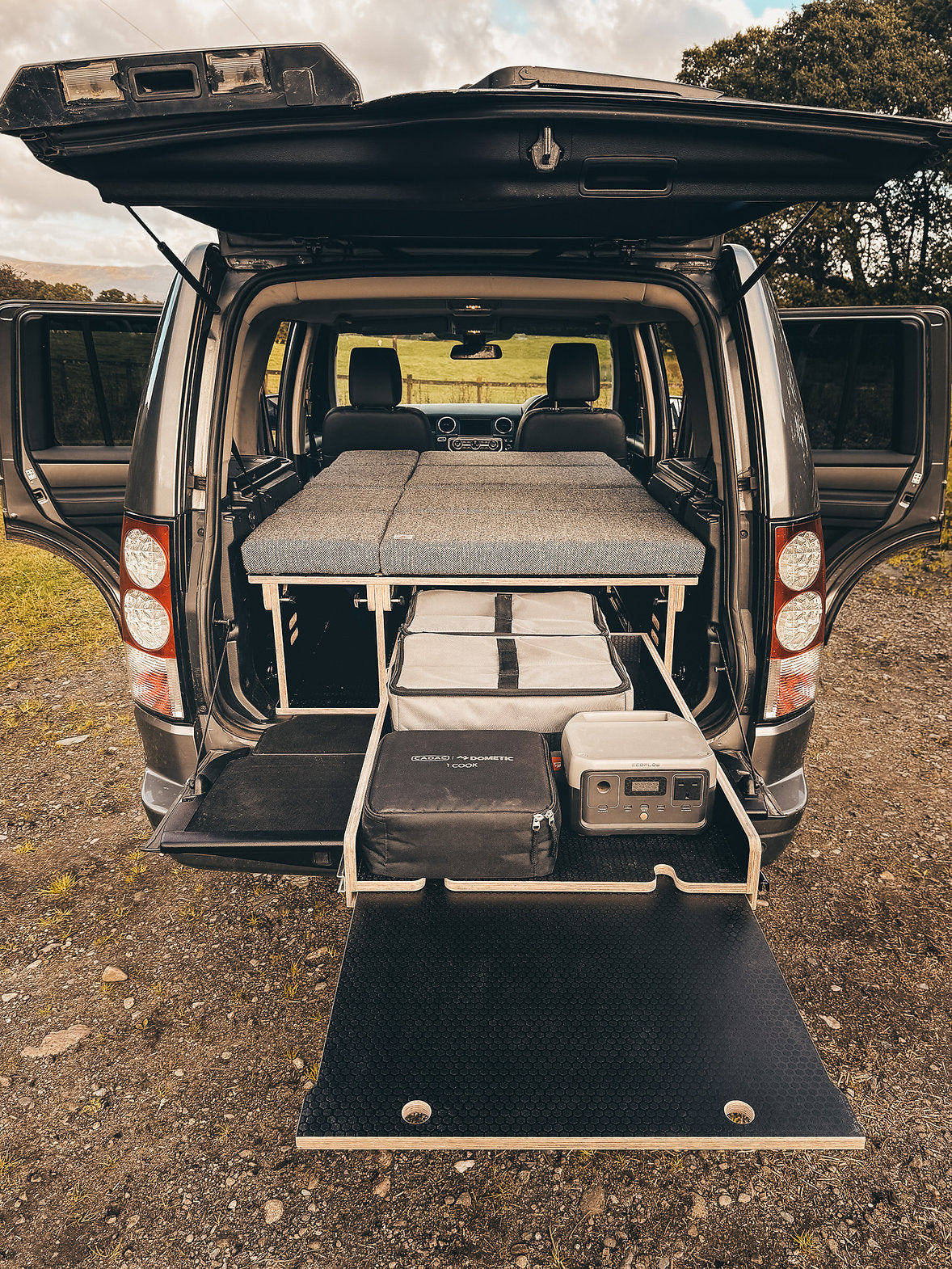LAND ROVER DISCOVERY 3 & 4 CUILLIN SLEEPING PLATFORM SYSTEM AND CAMPER POD