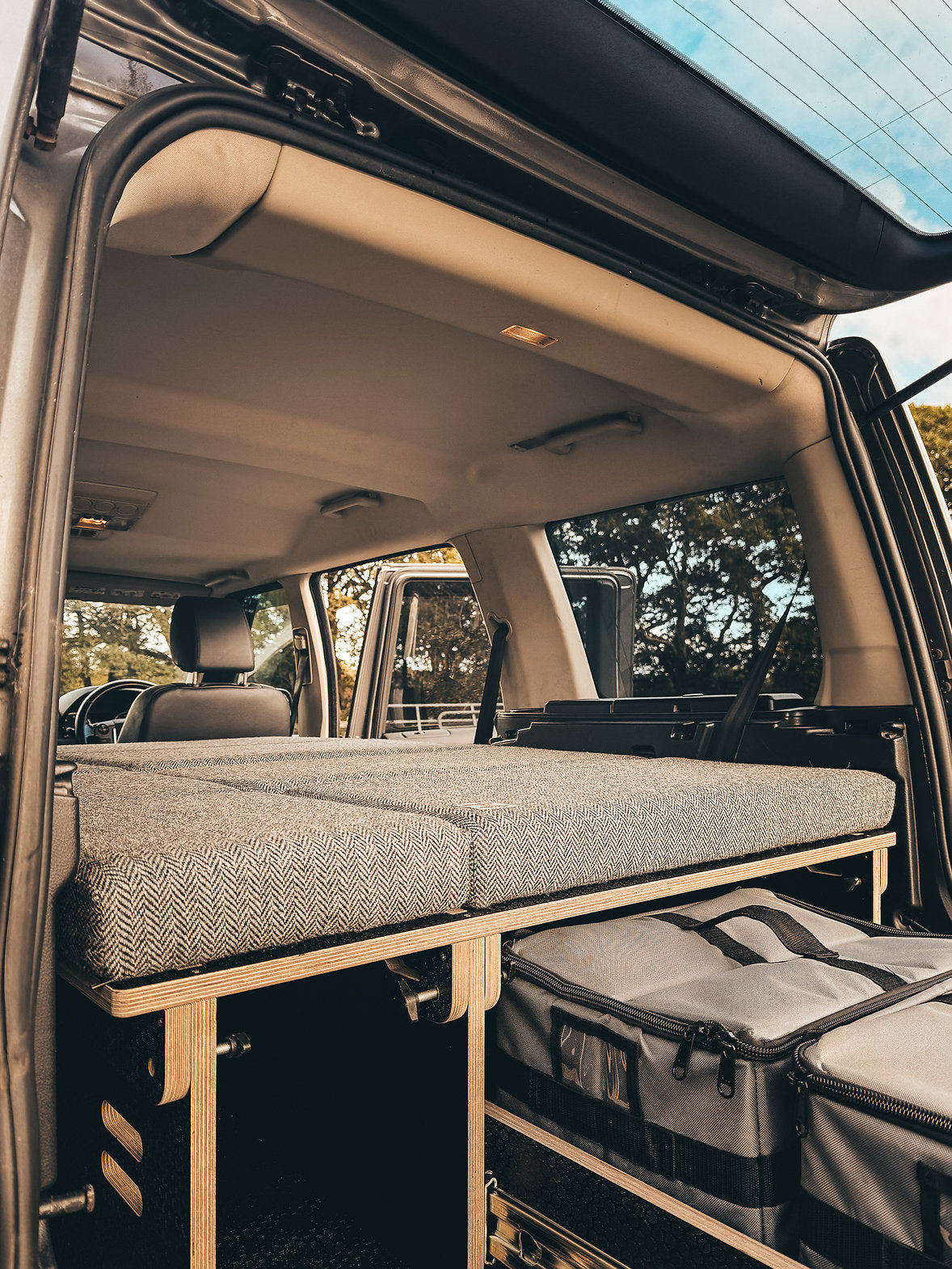 LAND ROVER DISCOVERY 3 & 4 CUILLIN SLEEPING PLATFORM SYSTEM AND CAMPER POD