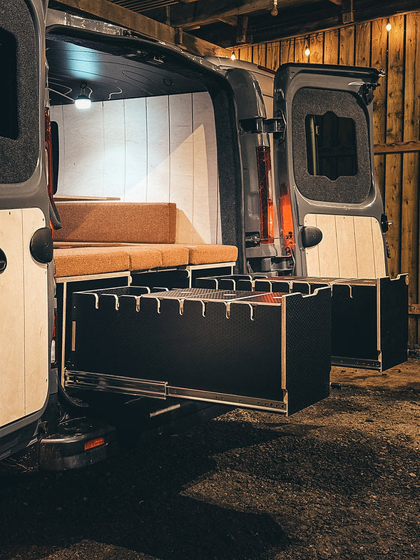 ASSYNT: Twin U-shape sofa with two extending cookstation and storage drawers