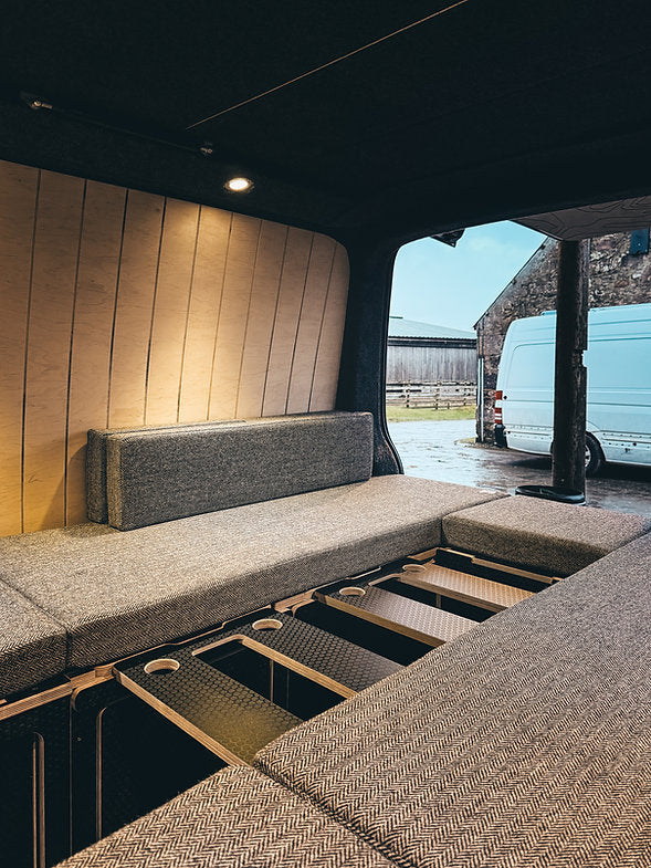 ASSYNT: Twin U-shape sofa with two extending cookstation and storage drawers