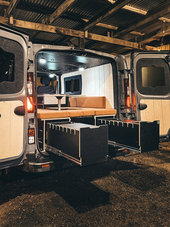 ASSYNT: Twin U-shape sofa with two extending cookstation and storage drawers