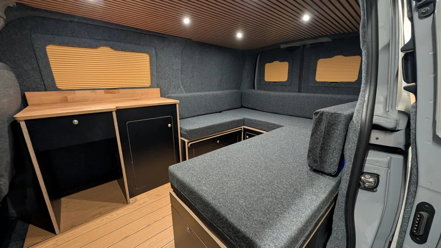 U-Shaped Campervan Interior Renault Trafic 2014/ Vivaro B 2014 - 2019